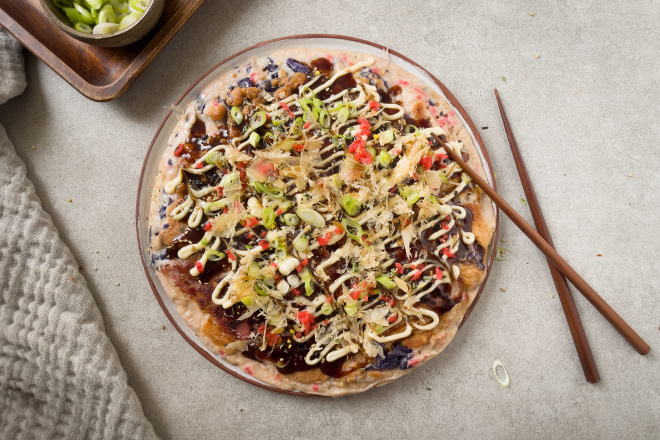 Okonomiyaki met rode kool en spek